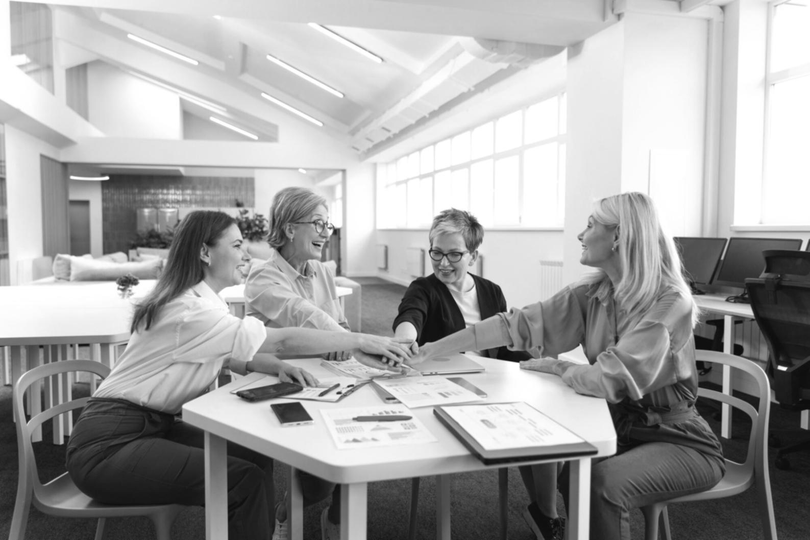 Zufriedene Kundin Marlena Hoffstein nach erfolgreicher Finanzberatung